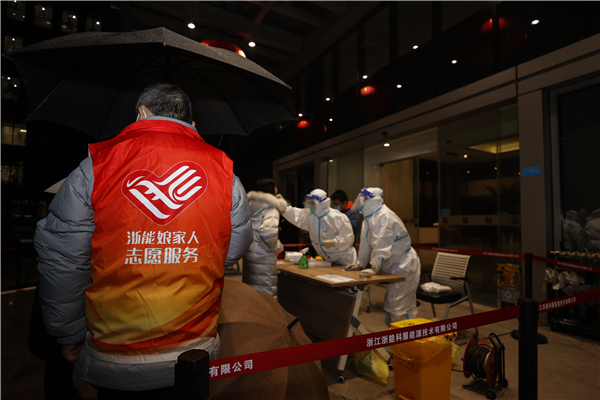 大廈內各單位黨員志愿者、青年志愿者、娘家人志愿者為檢測工作提供服務.jpg 大廈內各單位黨員志愿者、青年志愿者、娘家人志愿者為檢測工作提供服務.jpg